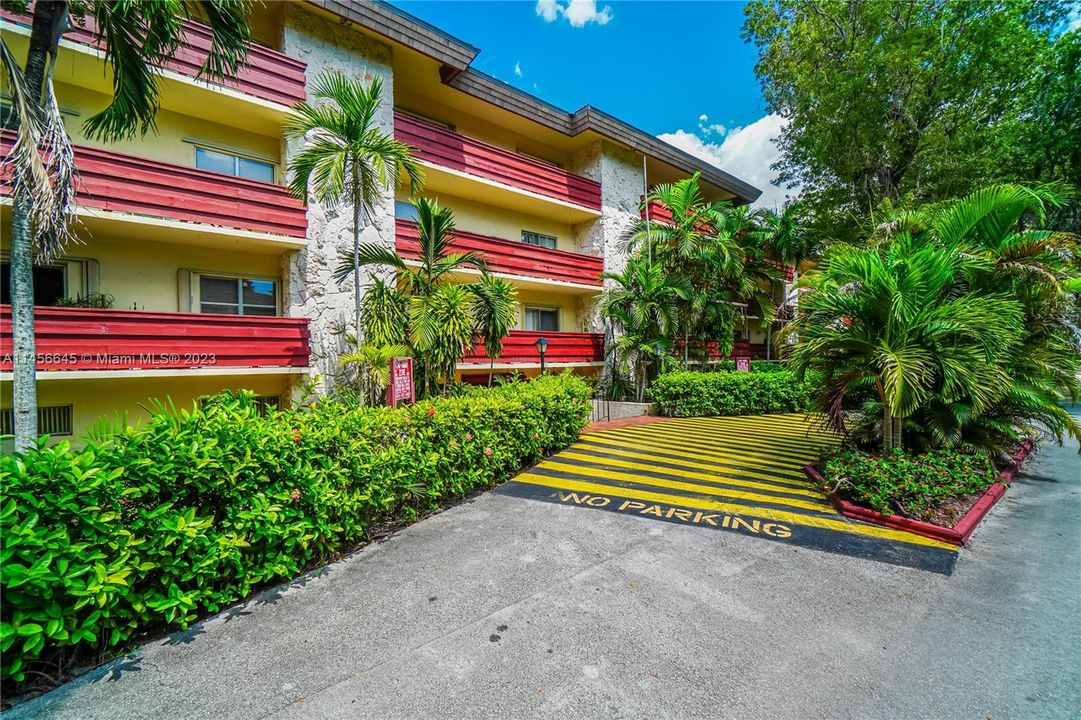 Recently Sold: $274,900 (1 beds, 1 baths, 896 Square Feet)