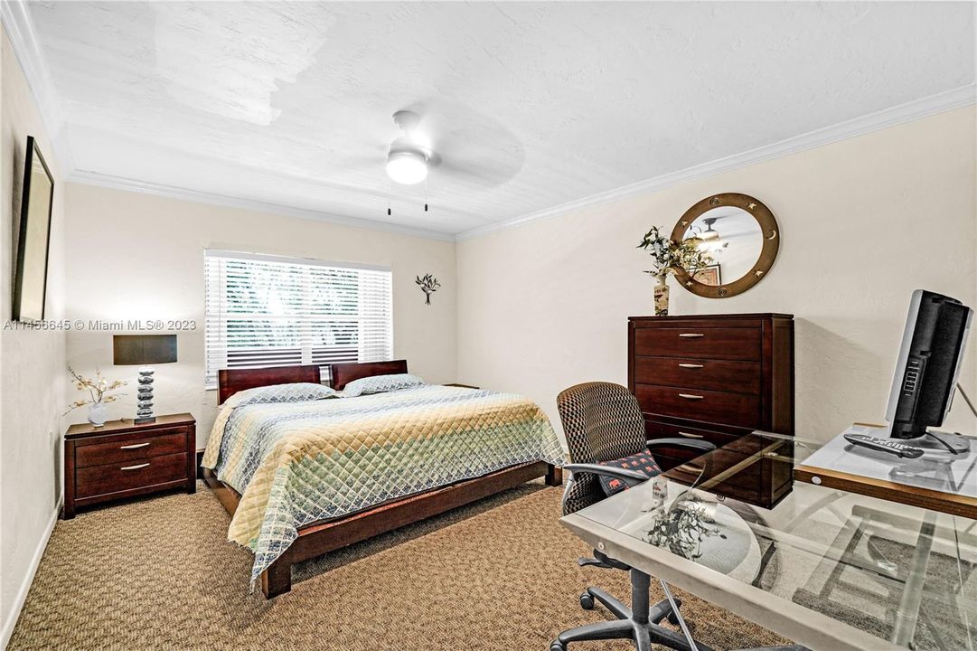 Recently Sold: $274,900 (1 beds, 1 baths, 896 Square Feet)