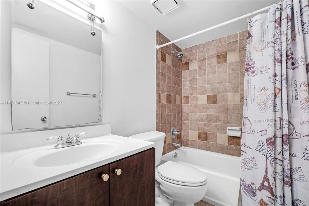 Recently Sold: $274,900 (1 beds, 1 baths, 896 Square Feet)