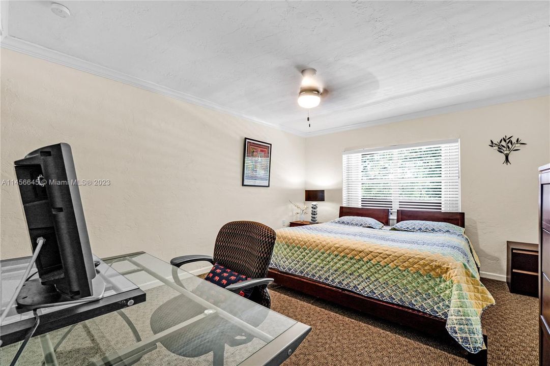 Recently Sold: $274,900 (1 beds, 1 baths, 896 Square Feet)