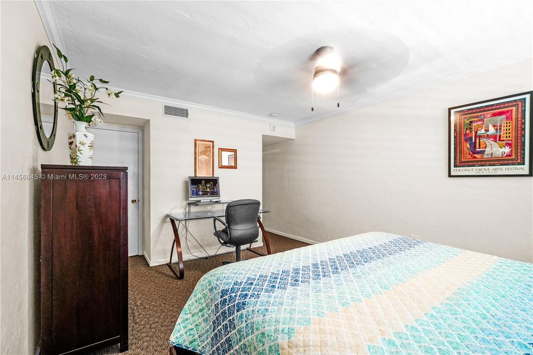 Recently Sold: $274,900 (1 beds, 1 baths, 896 Square Feet)