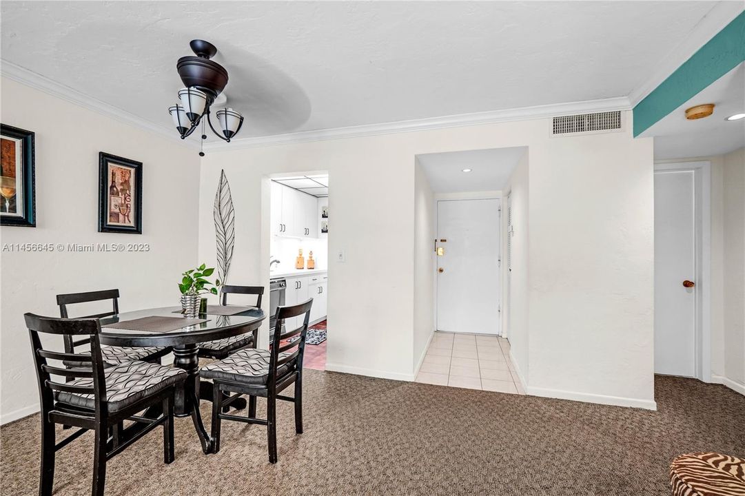 Recently Sold: $274,900 (1 beds, 1 baths, 896 Square Feet)