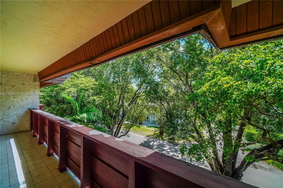 Recently Sold: $274,900 (1 beds, 1 baths, 896 Square Feet)