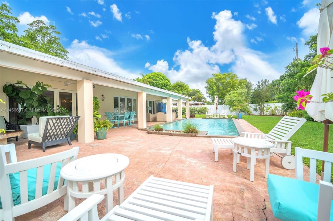 Recently Sold: $1,490,000 (3 beds, 2 baths, 1871 Square Feet)