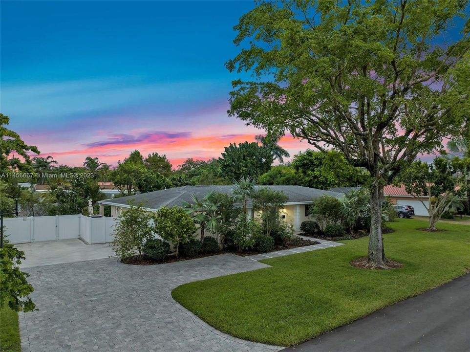 Recently Sold: $1,490,000 (3 beds, 2 baths, 1871 Square Feet)