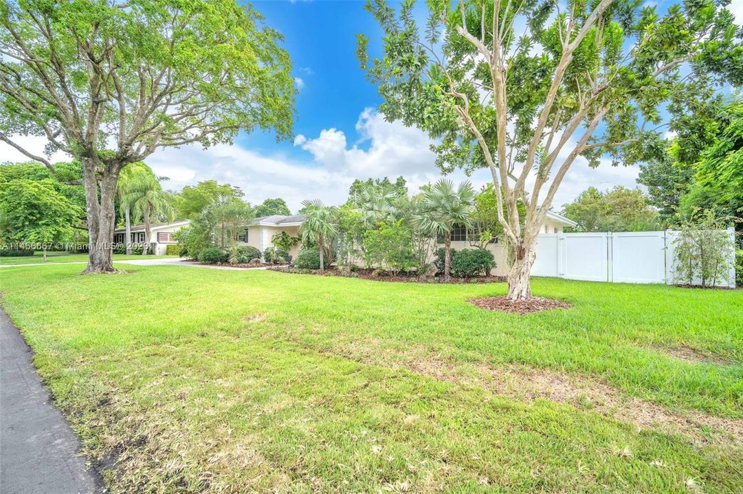 Recently Sold: $1,490,000 (3 beds, 2 baths, 1871 Square Feet)