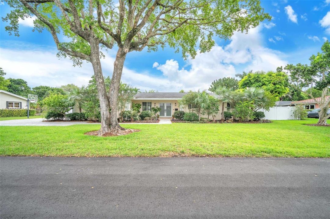 Recently Sold: $1,490,000 (3 beds, 2 baths, 1871 Square Feet)