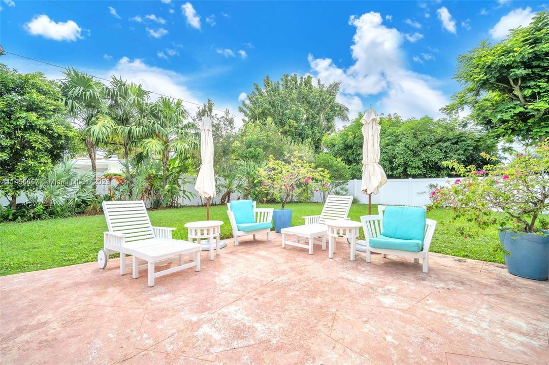 Recently Sold: $1,490,000 (3 beds, 2 baths, 1871 Square Feet)