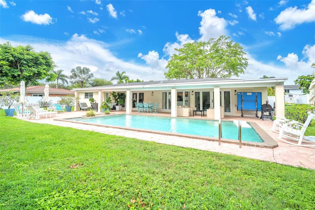 Recently Sold: $1,490,000 (3 beds, 2 baths, 1871 Square Feet)