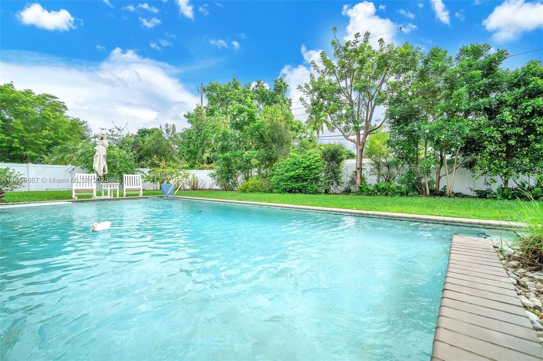 Recently Sold: $1,490,000 (3 beds, 2 baths, 1871 Square Feet)