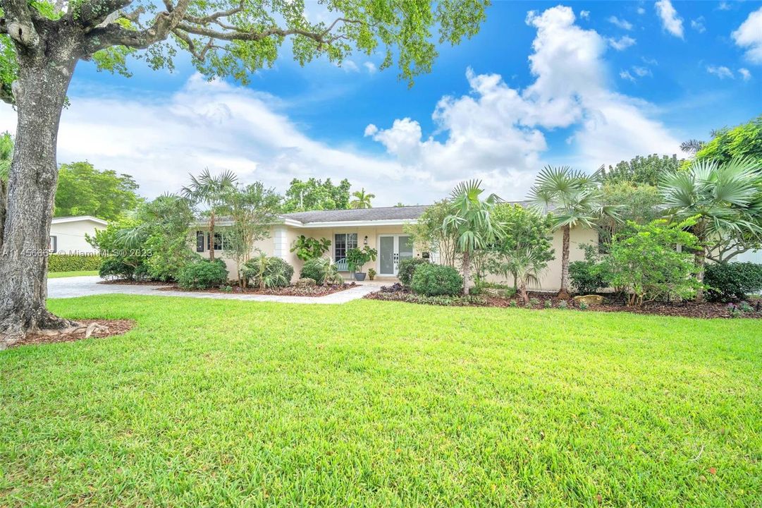 Recently Sold: $1,490,000 (3 beds, 2 baths, 1871 Square Feet)