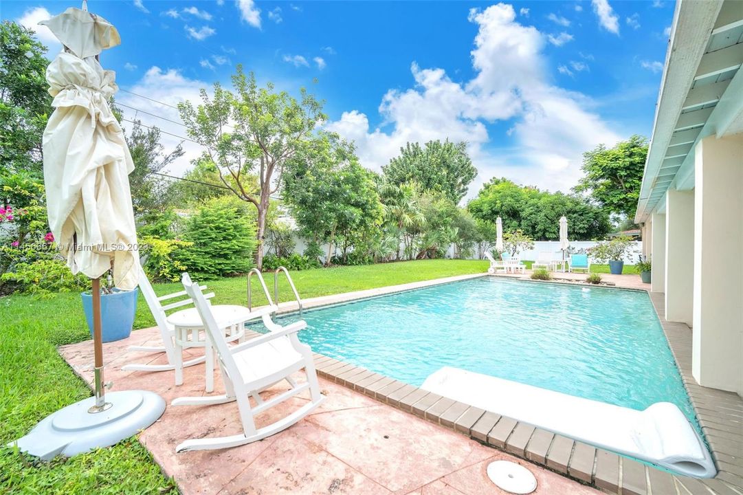 Recently Sold: $1,490,000 (3 beds, 2 baths, 1871 Square Feet)