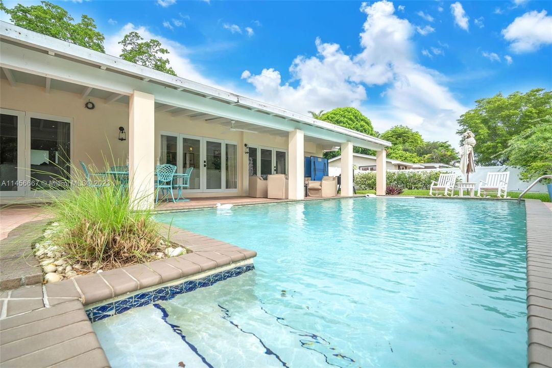 Recently Sold: $1,490,000 (3 beds, 2 baths, 1871 Square Feet)