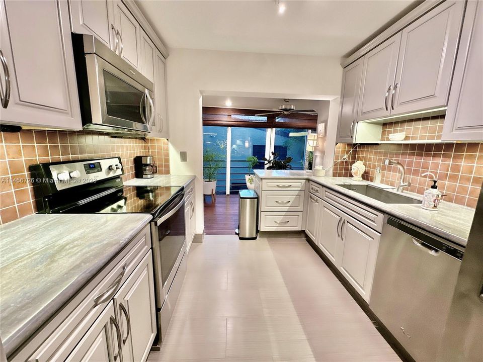 Vendido Recientemente: $450,000 (2 camas, 2 baños, 1610 Pies cuadrados)