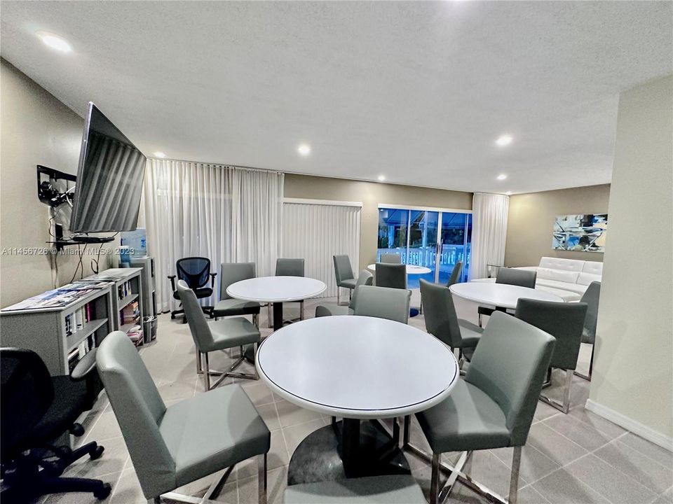 Vendido Recientemente: $450,000 (2 camas, 2 baños, 1610 Pies cuadrados)