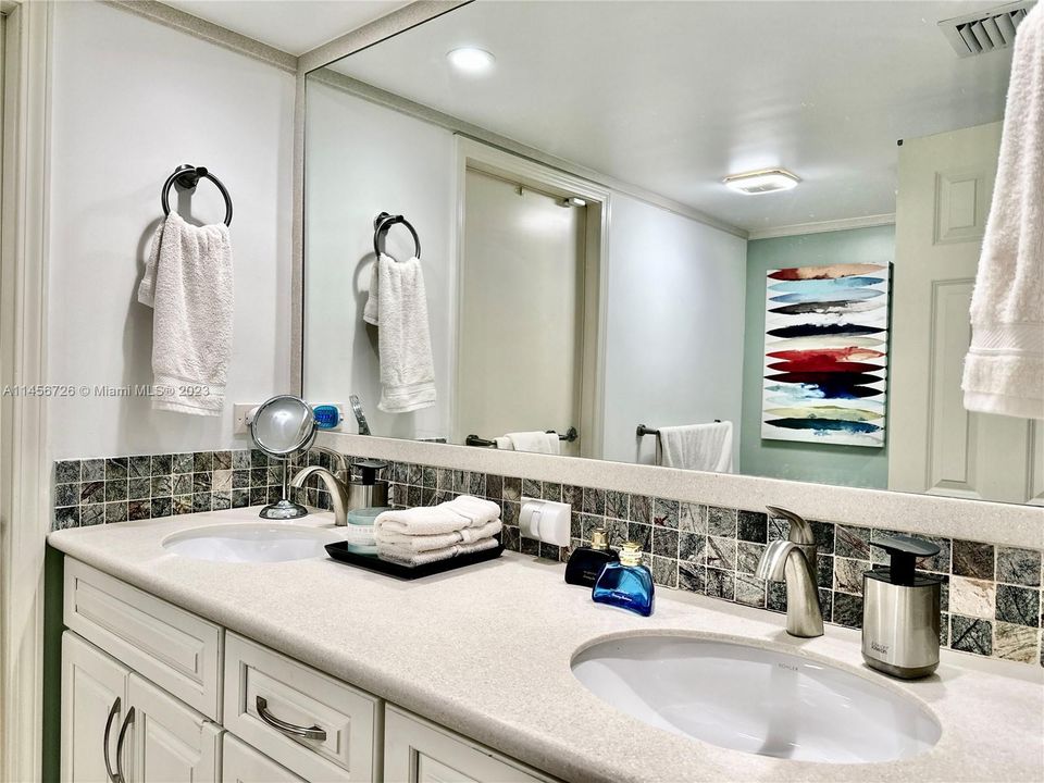 Vendido Recientemente: $450,000 (2 camas, 2 baños, 1610 Pies cuadrados)