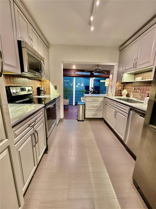 Vendido Recientemente: $450,000 (2 camas, 2 baños, 1610 Pies cuadrados)