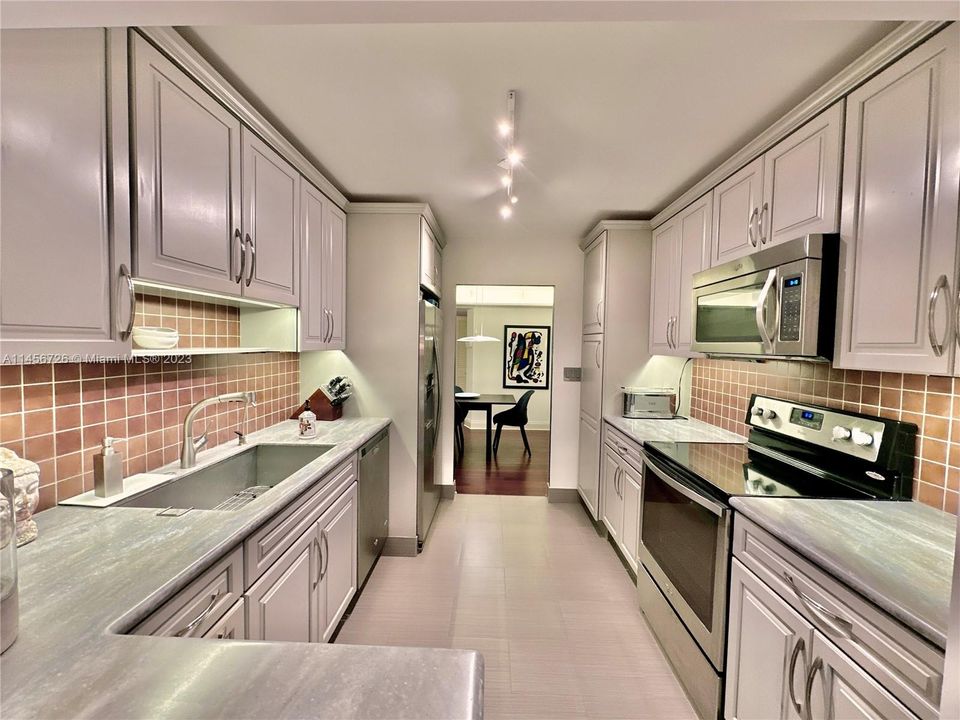 Vendido Recientemente: $450,000 (2 camas, 2 baños, 1610 Pies cuadrados)