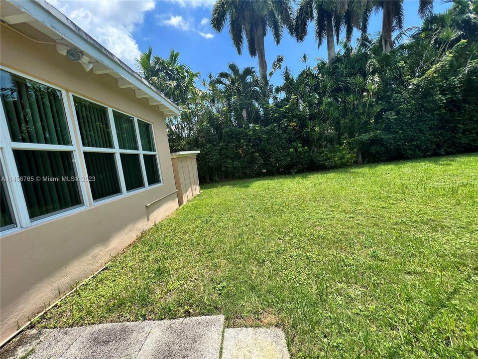 Недавно продано: $570,000 (3 спален, 2 ванн, 1522 Квадратных фут)