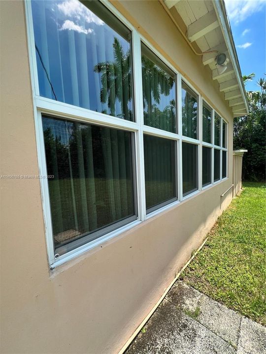 Недавно продано: $570,000 (3 спален, 2 ванн, 1522 Квадратных фут)