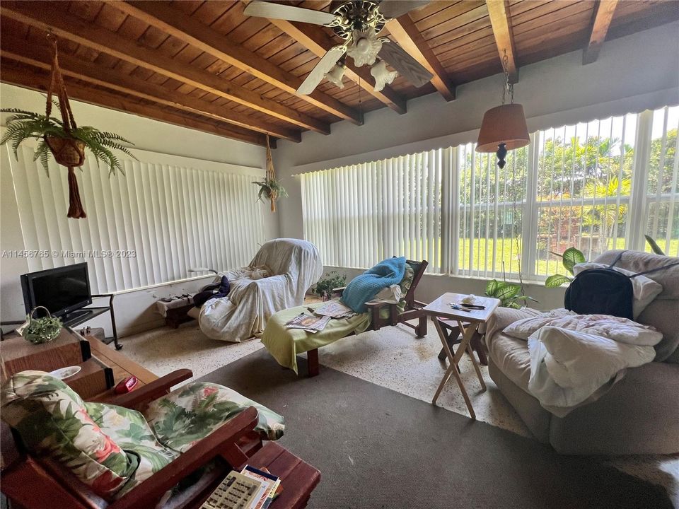 Недавно продано: $570,000 (3 спален, 2 ванн, 1522 Квадратных фут)