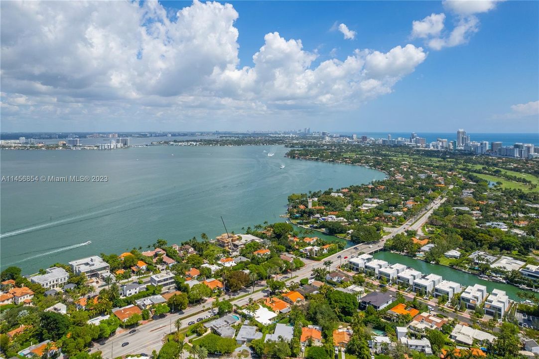 Recently Sold: $2,900,000 (3 beds, 3 baths, 2342 Square Feet)