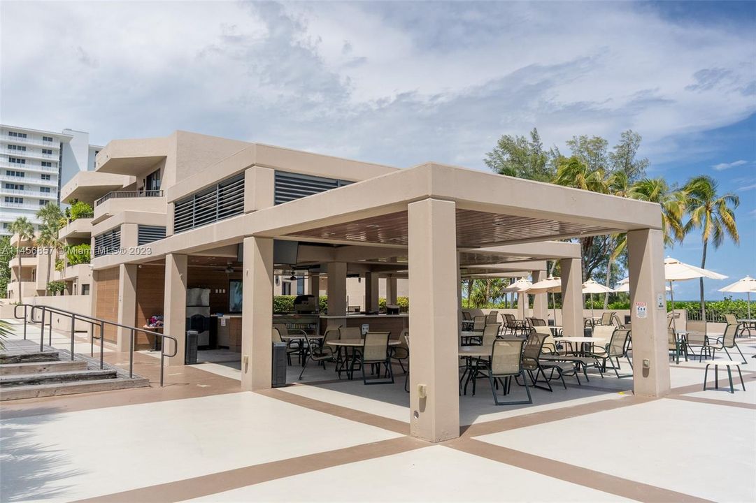 The Sandbar at Key Colony Ocean Pool Gabezo