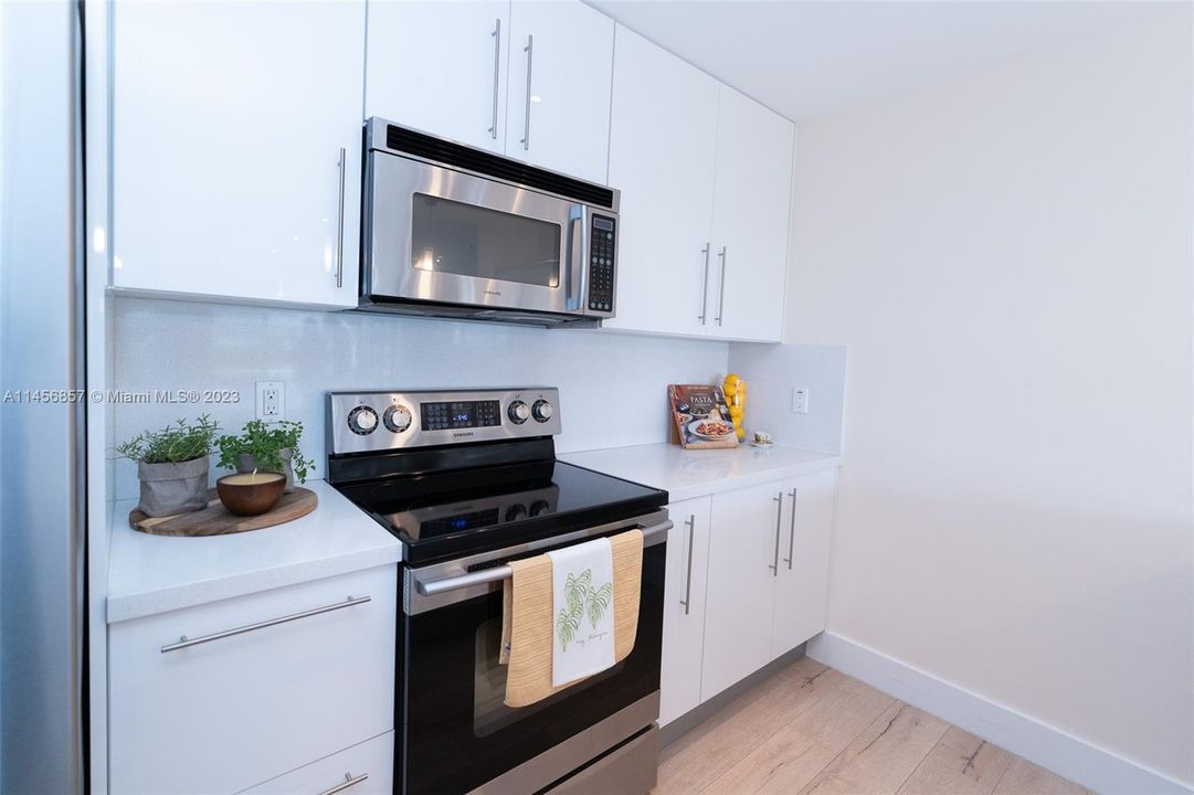 White Kitchen Cabinets