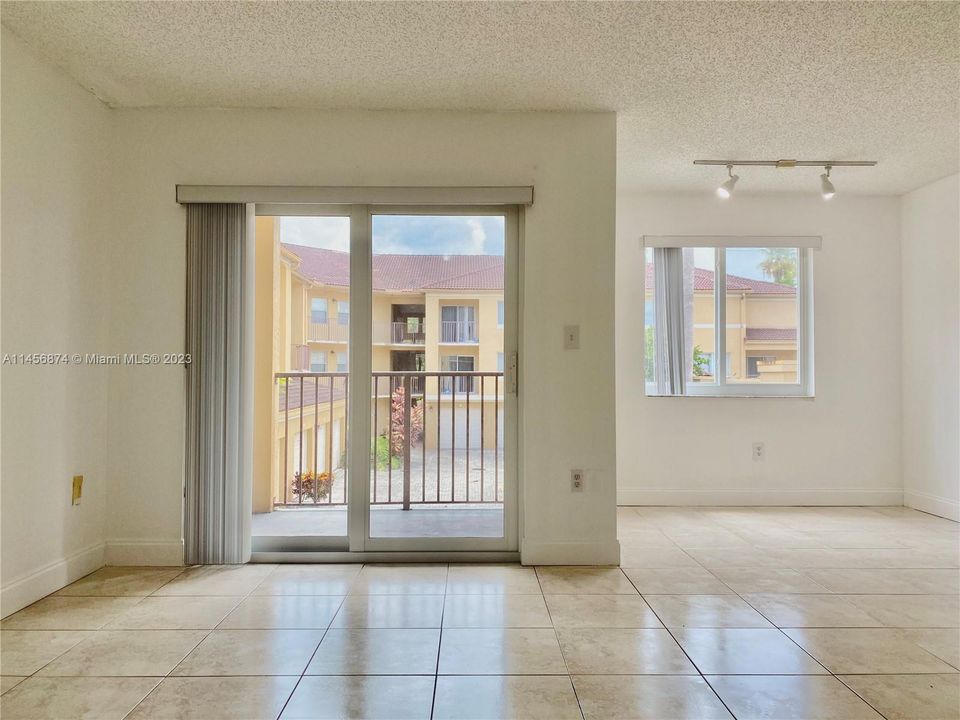 Recently Rented: $1,800 (1 beds, 1 baths, 687 Square Feet)