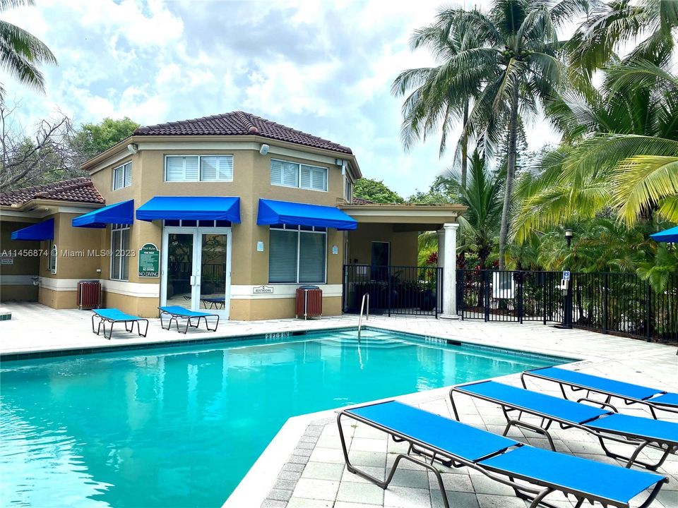 Recently Rented: $1,800 (1 beds, 1 baths, 687 Square Feet)