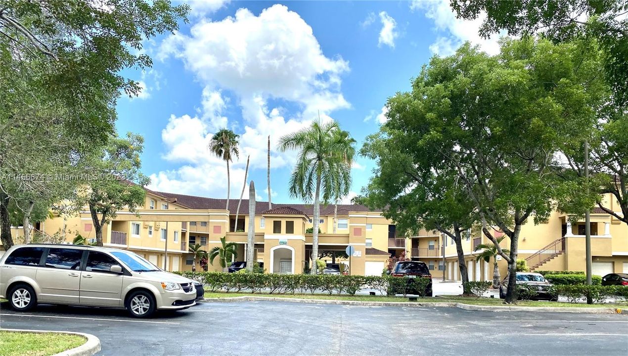 Recently Rented: $1,800 (1 beds, 1 baths, 687 Square Feet)