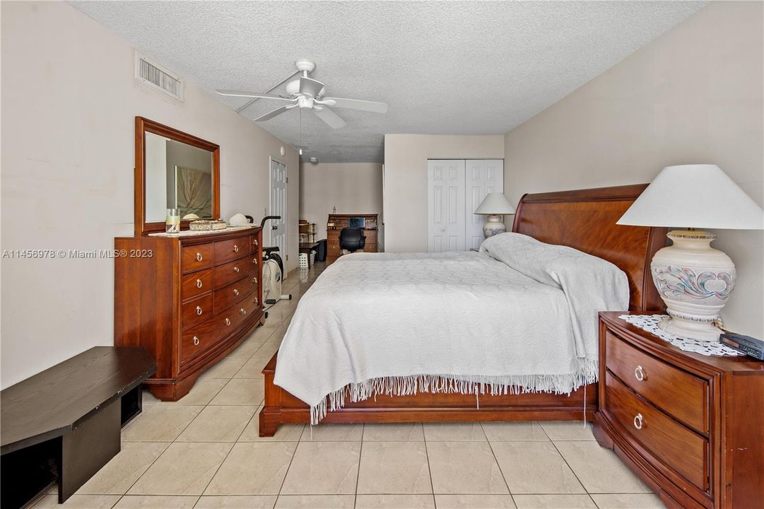 Recently Sold: $414,900 (2 beds, 2 baths, 1286 Square Feet)