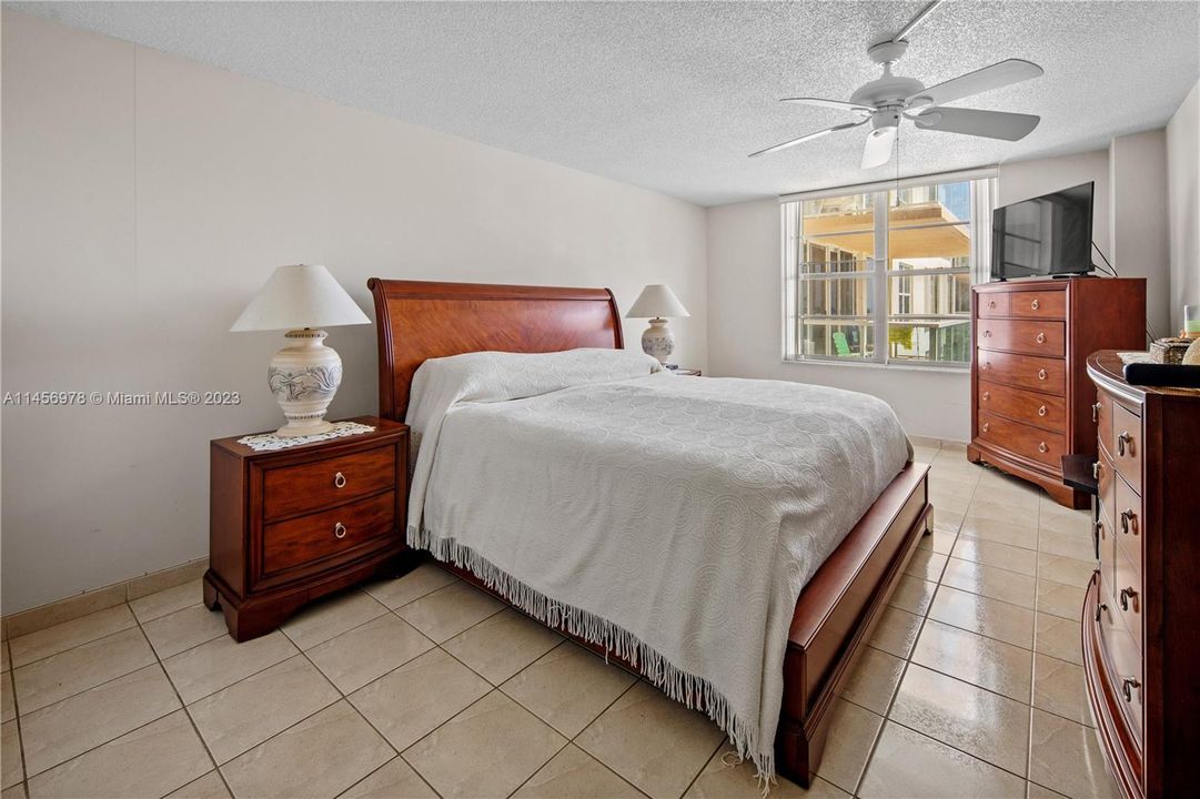 Recently Sold: $414,900 (2 beds, 2 baths, 1286 Square Feet)