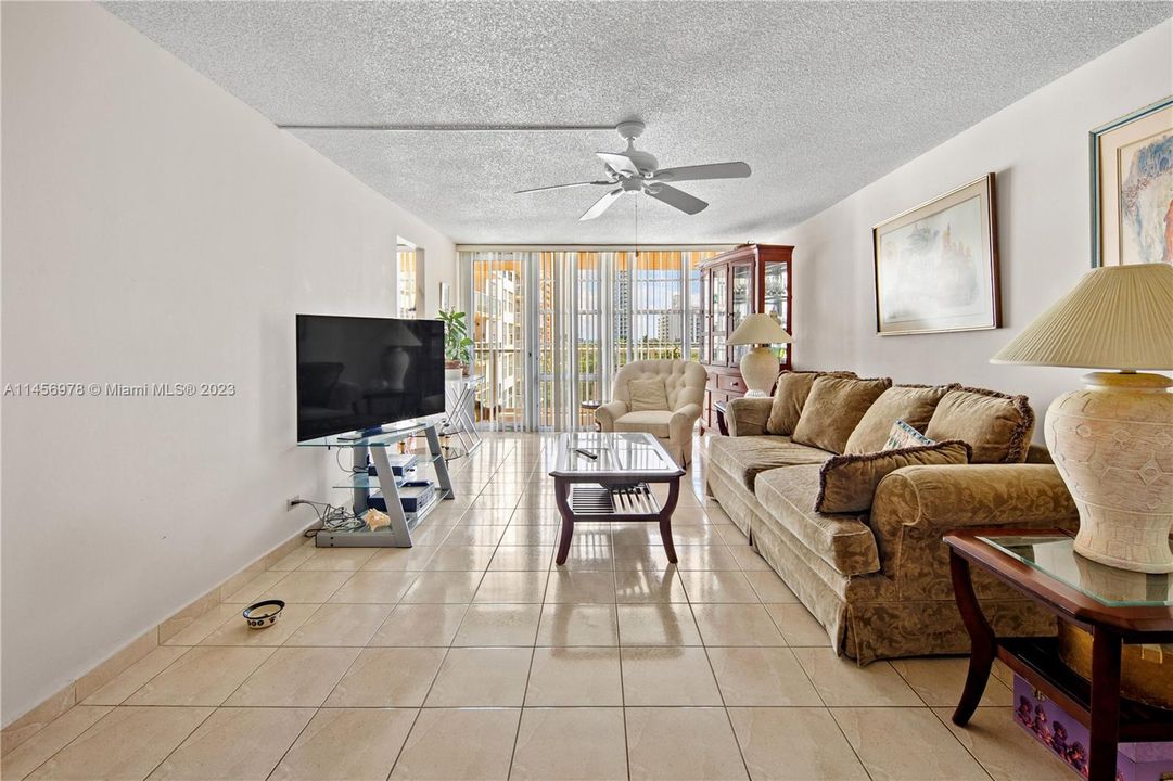 Recently Sold: $414,900 (2 beds, 2 baths, 1286 Square Feet)