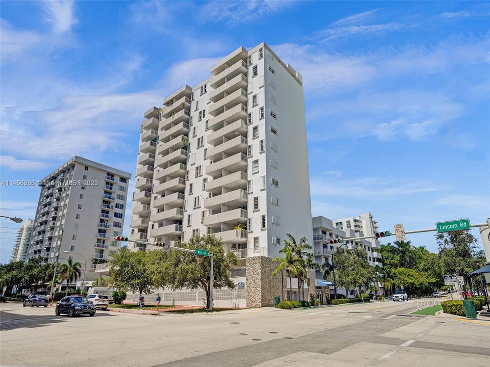 Недавно продано: $350,000 (2 спален, 1 ванн, 820 Квадратных фут)