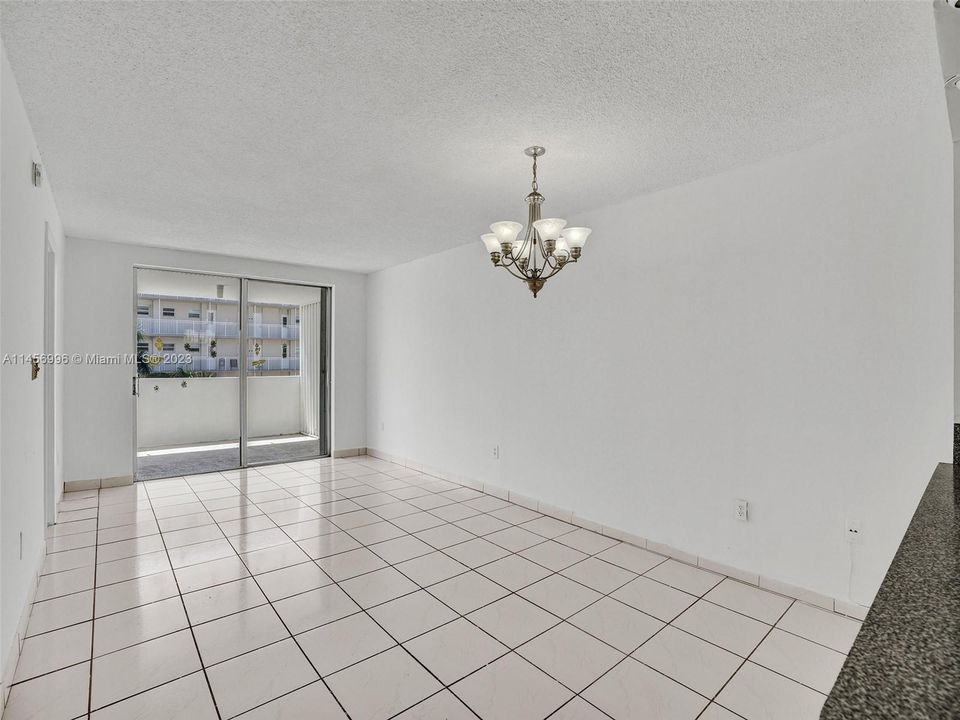 Недавно продано: $350,000 (2 спален, 1 ванн, 820 Квадратных фут)