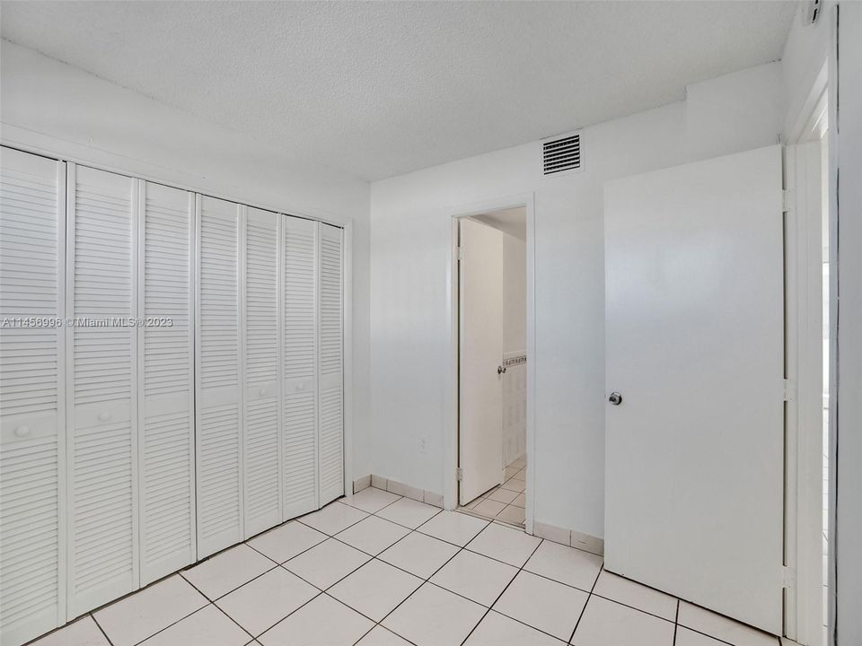 Недавно продано: $350,000 (2 спален, 1 ванн, 820 Квадратных фут)