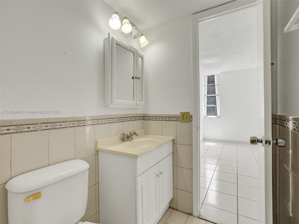 Недавно продано: $350,000 (2 спален, 1 ванн, 820 Квадратных фут)