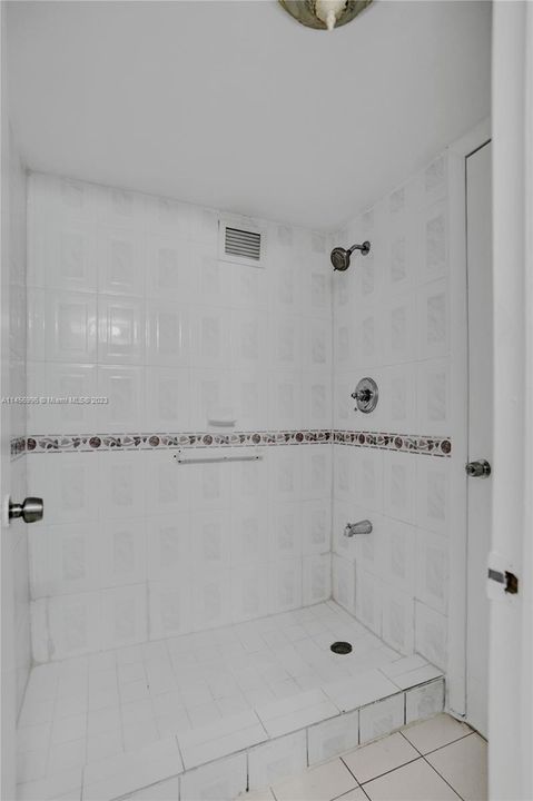 Недавно продано: $350,000 (2 спален, 1 ванн, 820 Квадратных фут)