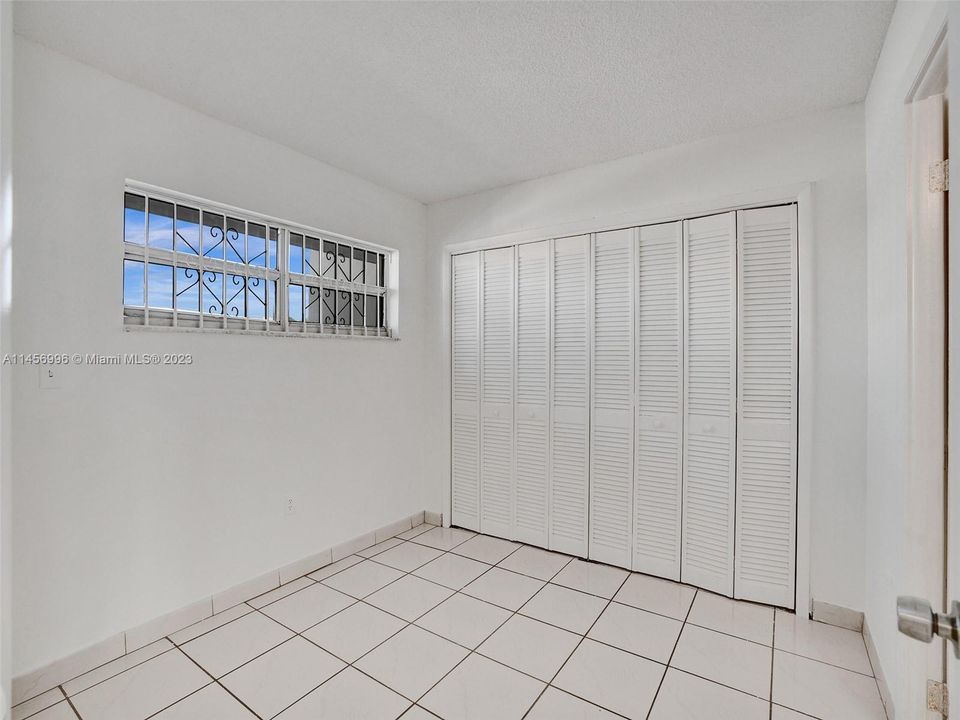 Недавно продано: $350,000 (2 спален, 1 ванн, 820 Квадратных фут)