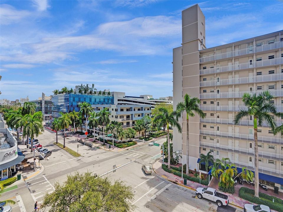 Недавно продано: $350,000 (2 спален, 1 ванн, 820 Квадратных фут)