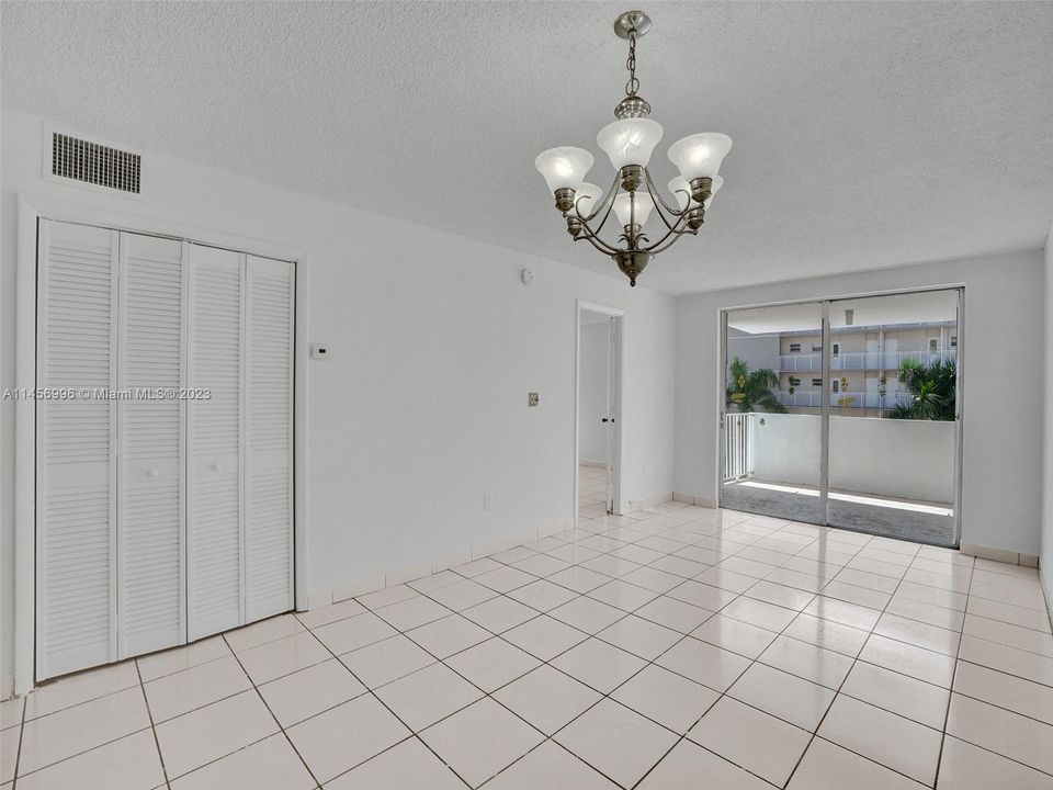 Недавно продано: $350,000 (2 спален, 1 ванн, 820 Квадратных фут)