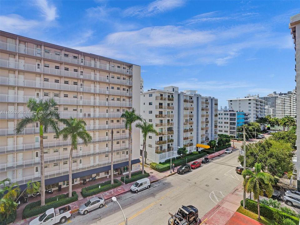 Недавно продано: $350,000 (2 спален, 1 ванн, 820 Квадратных фут)