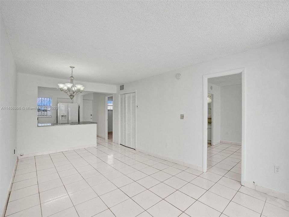 Недавно продано: $350,000 (2 спален, 1 ванн, 820 Квадратных фут)