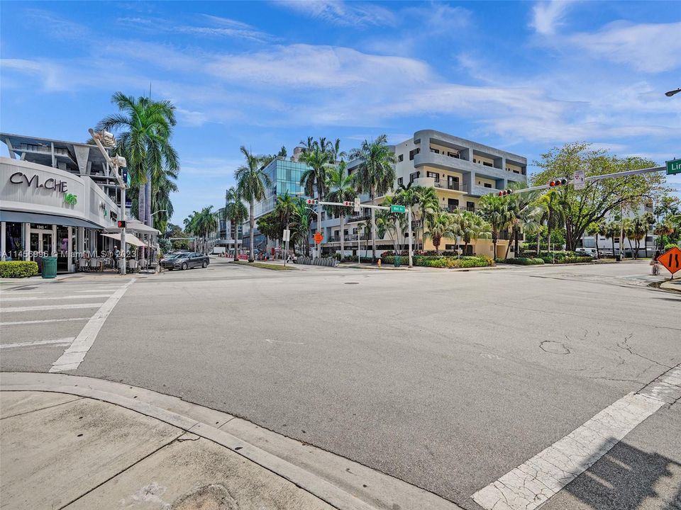 Недавно продано: $350,000 (2 спален, 1 ванн, 820 Квадратных фут)