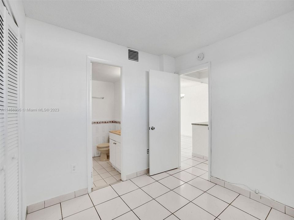 Недавно продано: $350,000 (2 спален, 1 ванн, 820 Квадратных фут)