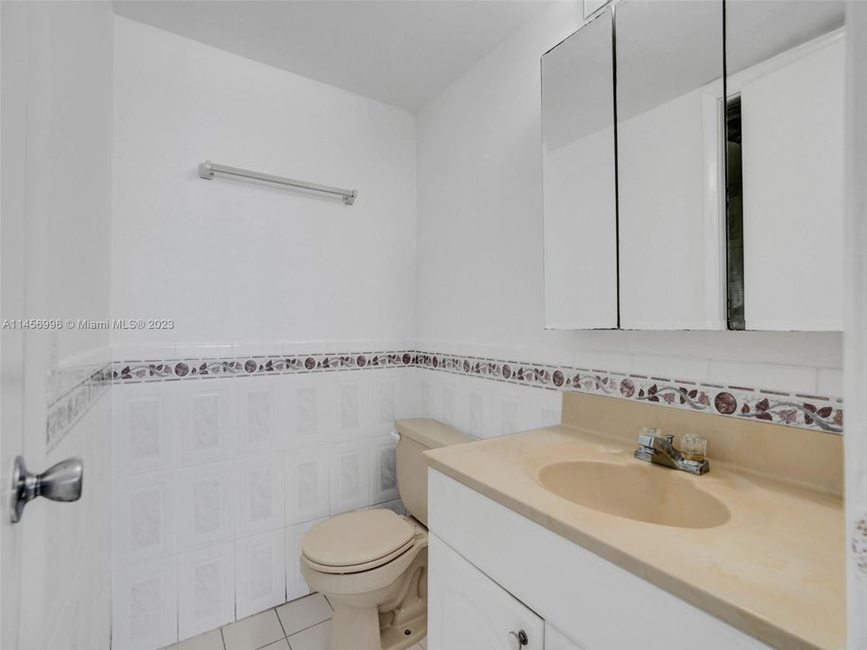 Недавно продано: $350,000 (2 спален, 1 ванн, 820 Квадратных фут)