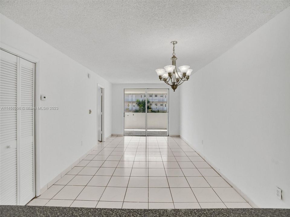 Недавно продано: $350,000 (2 спален, 1 ванн, 820 Квадратных фут)