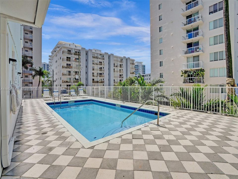 Недавно продано: $350,000 (2 спален, 1 ванн, 820 Квадратных фут)