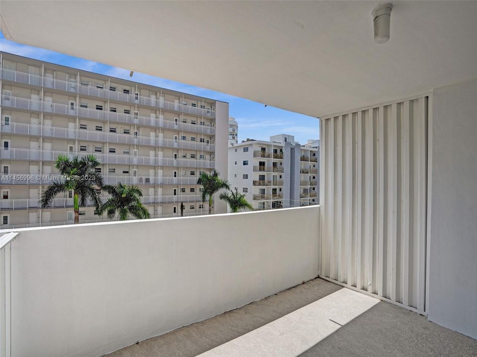 Недавно продано: $350,000 (2 спален, 1 ванн, 820 Квадратных фут)